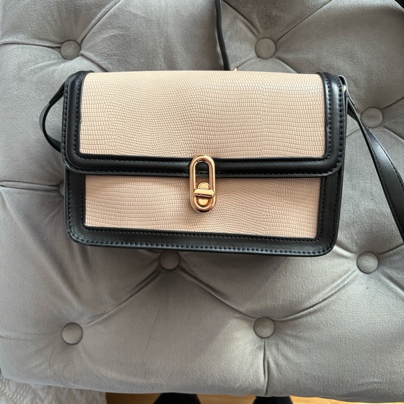 Jules Kae Handbags - Elegant Black and Cream Women's Bag